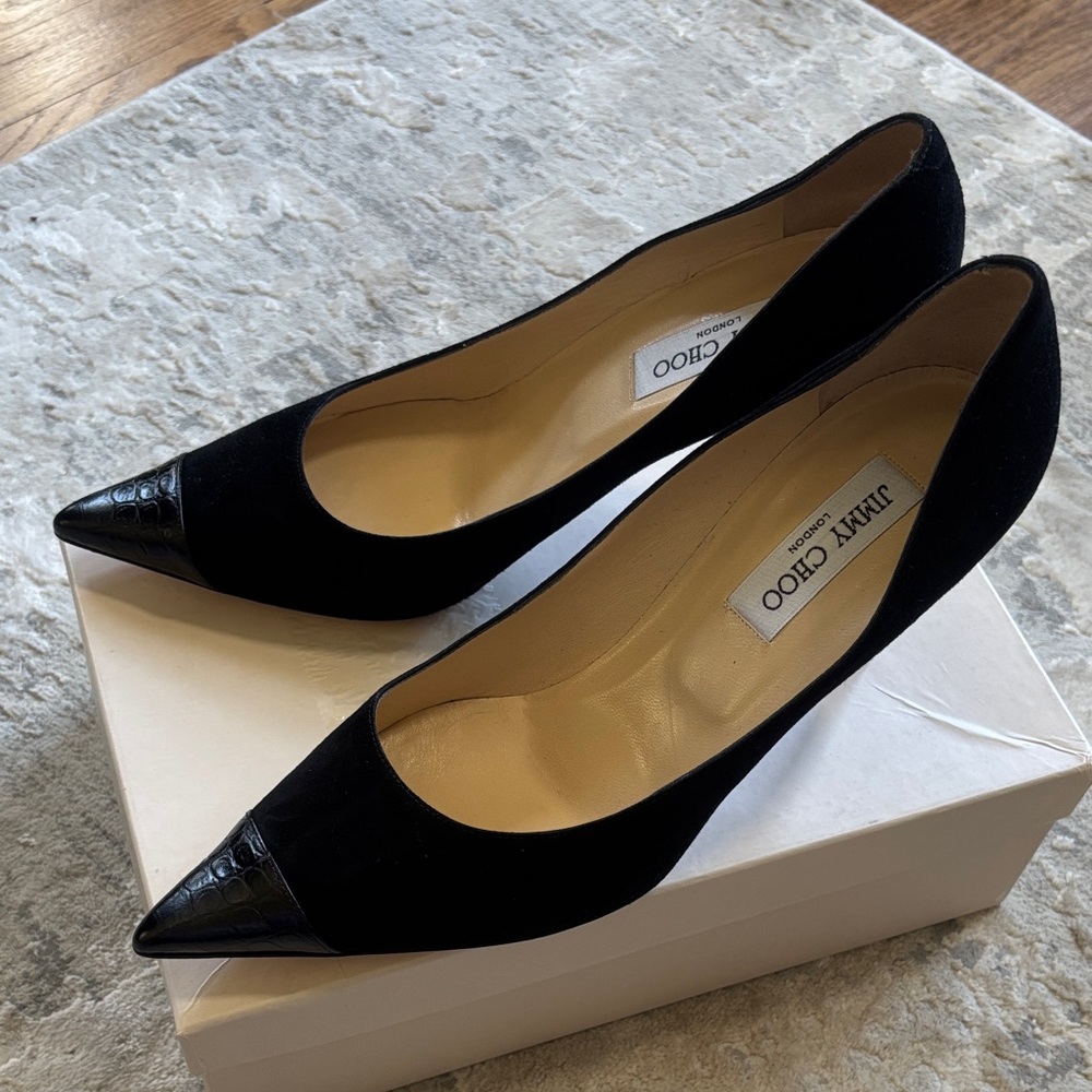 Jimmy Choo Black Pointed Toe Suede Pumps with Croc-Embossed Cap NWT size 41